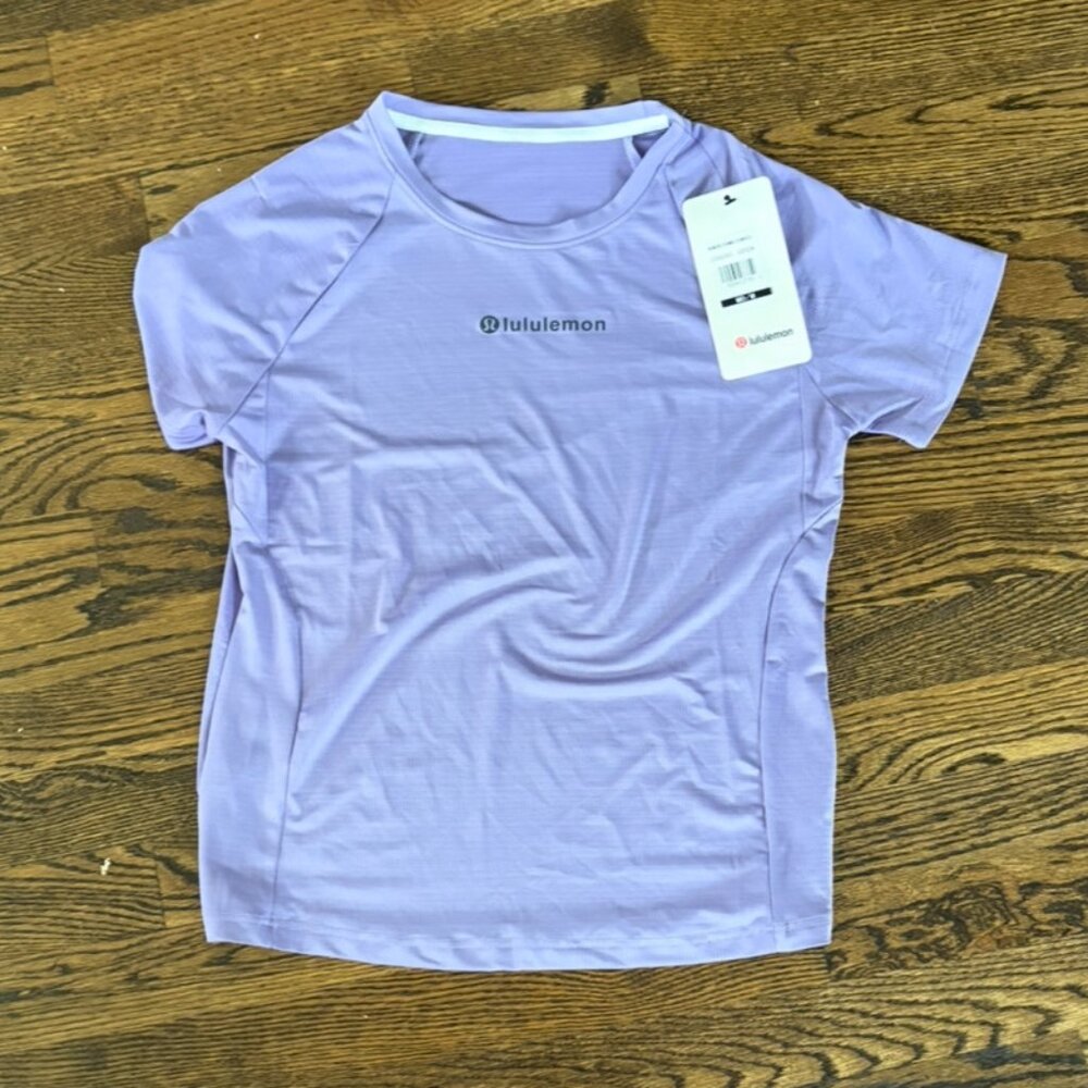 Lululemon T-shirt size(6)
